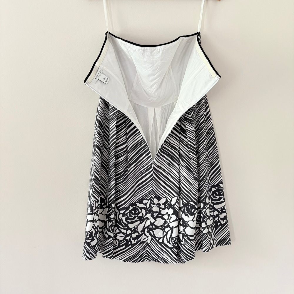 White House Black Market Dress 12 Black White Silk Strapless Chevron Flare - Picture 10 of 11